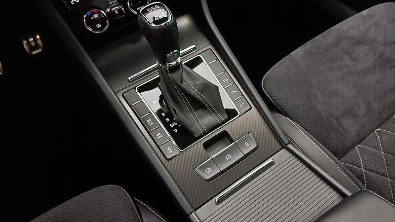 Škoda Superb 2.0TDI 140kW 4x4-WEBA-PANO-DPH - fotka 31 z 49