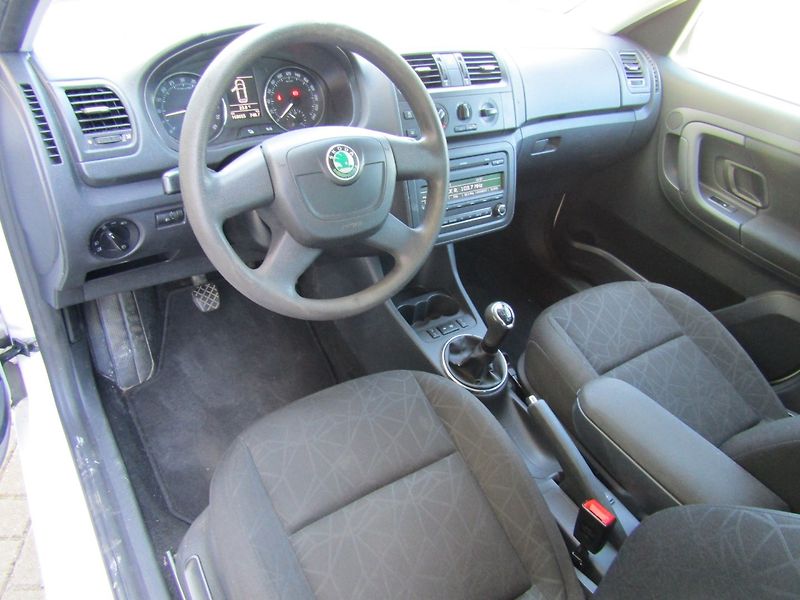 Škoda Roomster (2012) 1.6 TDI 66kW - fotka 13 z 37