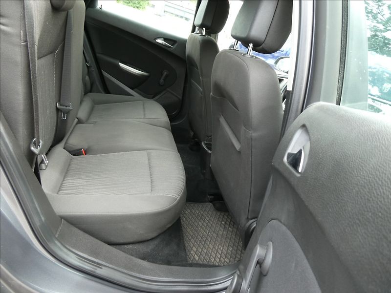 Opel Astra 1,4 88kW 2x kola, 2.majitel - fotka 22 z 38
