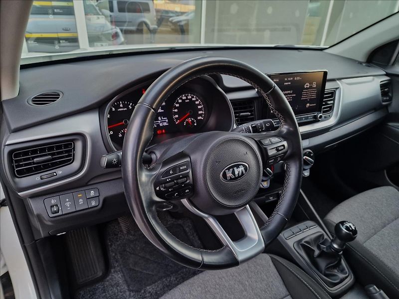 Kia Stonic 1.2 DPI 62kW Comfort,ČR,1.Maj - fotka 20 z 47