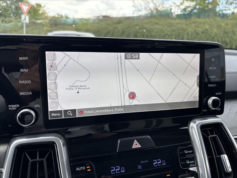 Kia Sorento 2,2 D 4x4 AT TOP ZÁRUKA 7MÍST - fotka 21 z 50