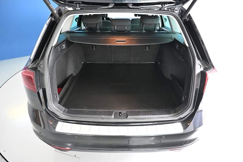 Volkswagen Passat (2023) 2.0 DSG Matrix LED ACC VIRTUAL - fotka 8 z 35