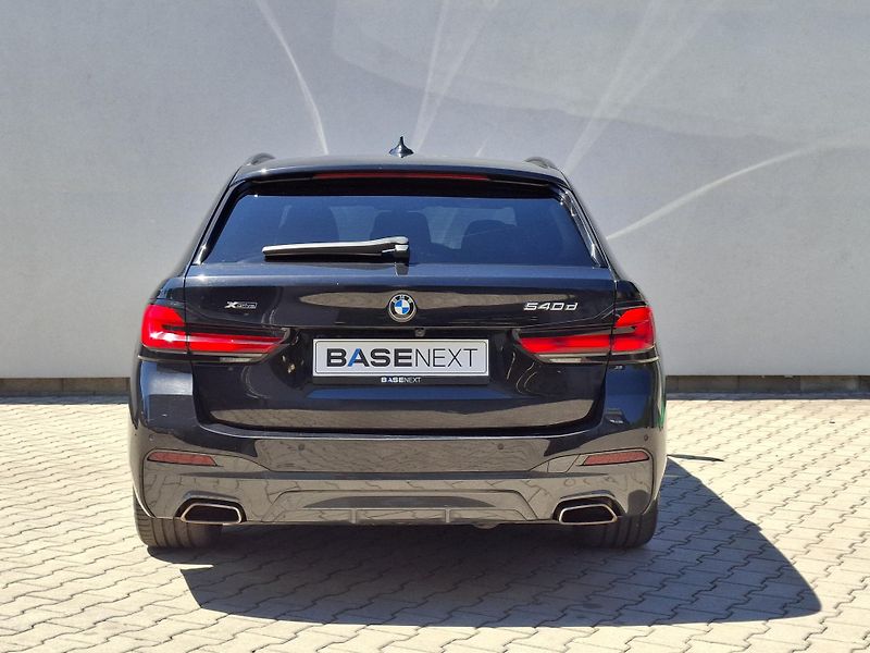 BMW Řada 5 540d xDrive Touring M-Sport - fotka 4 z 16