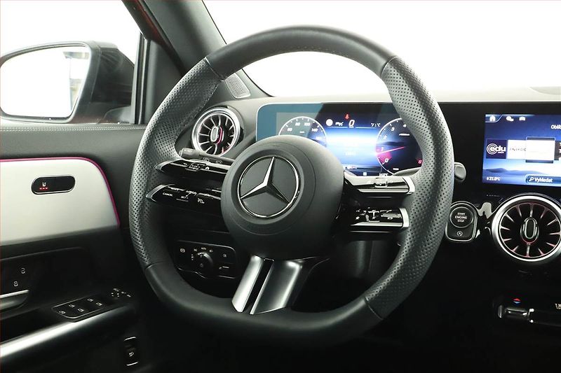 Mercedes-Benz GLA (2026) 200, AMG Line, Navigace - fotka 8 z 18