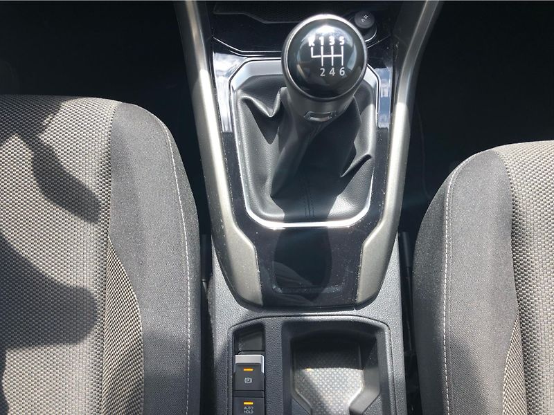Volkswagen T-Roc 2.0 TDi STYLE - fotka 22 z 30