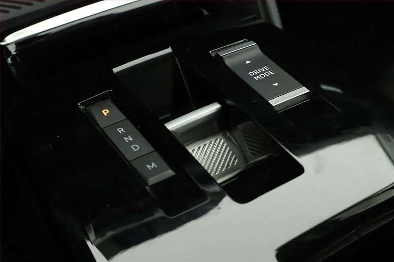 Citroën C4 (2023) 1.2 PureTech, Automat, Kůže - fotka 10 z 19
