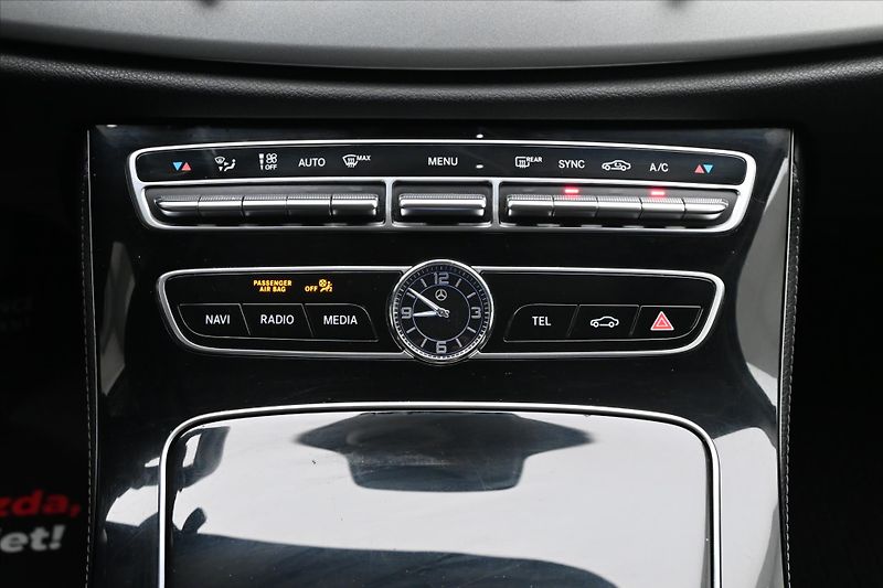 Mercedes-Benz Třídy E 2,0 220d 143 kW Avantgarde AT9 - fotka 23 z 33