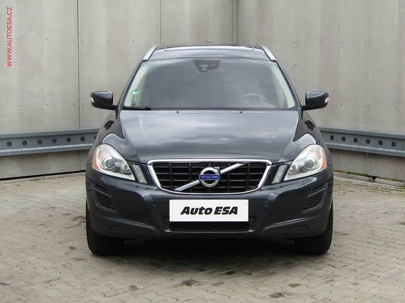 Volvo XC60 (2011) 2.0 D3, 1.maj, Panorama - fotka 2 z 24