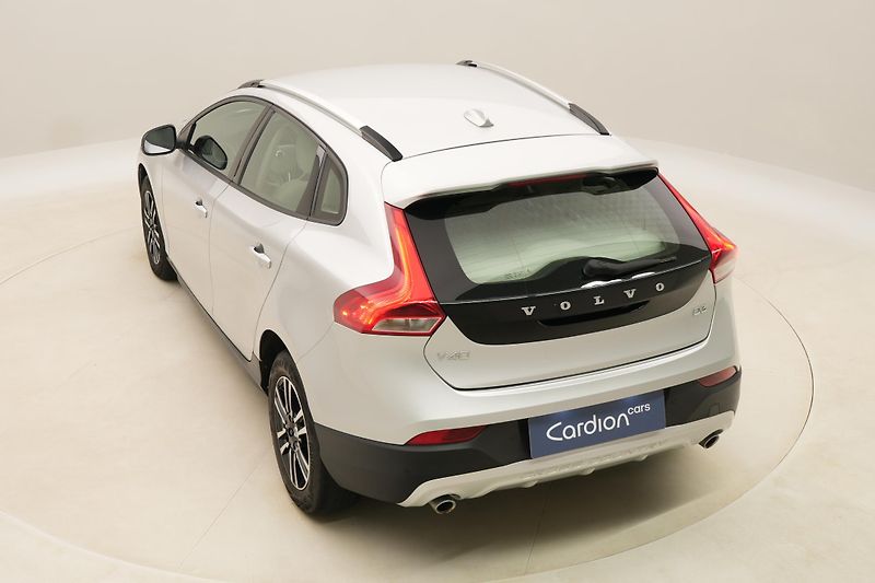 Volvo V40 CC D3 MOMENTUM AUT  - fotka 16 z 43
