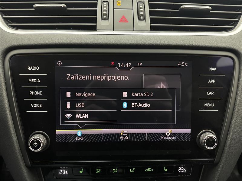 Škoda Octavia 2,0 LED STYLE NAVI KEYLESS CZ - fotka 18 z 42