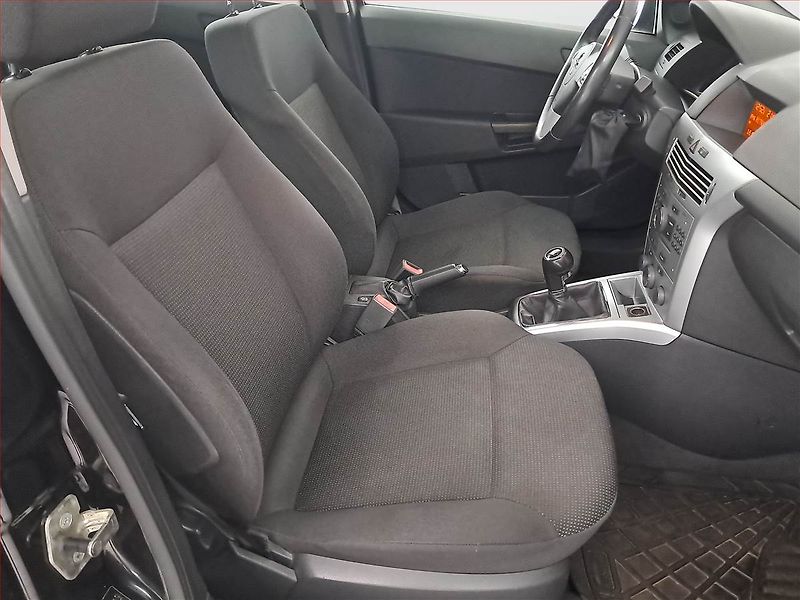 Opel Astra (2009) 1.6 16V, po STK, jezdí výborně - fotka 9 z 16