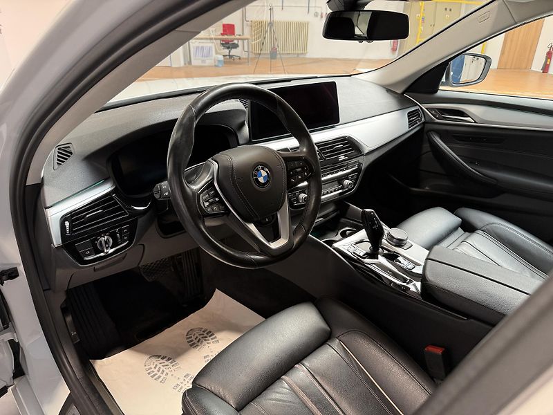 BMW Řada 5 3.0 530d xDrive AT Touring - fotka 5 z 14
