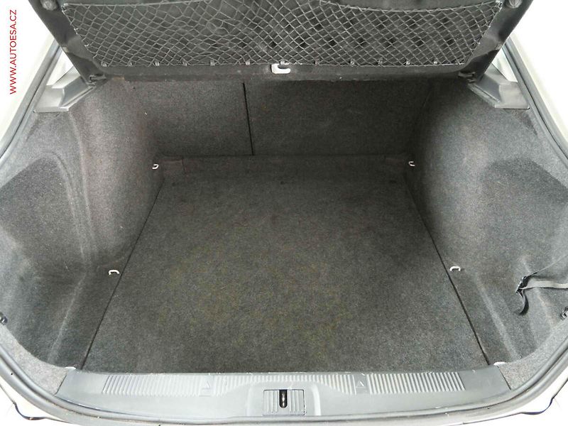 Škoda Octavia (2010) 1.2 TSi, ČR, AC, park.asist - fotka 7 z 18