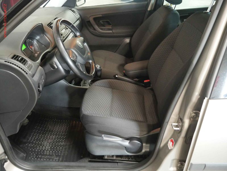 Škoda Roomster (2011) 1.2 TSi, 2.maj,ČR, servis - fotka 9 z 17
