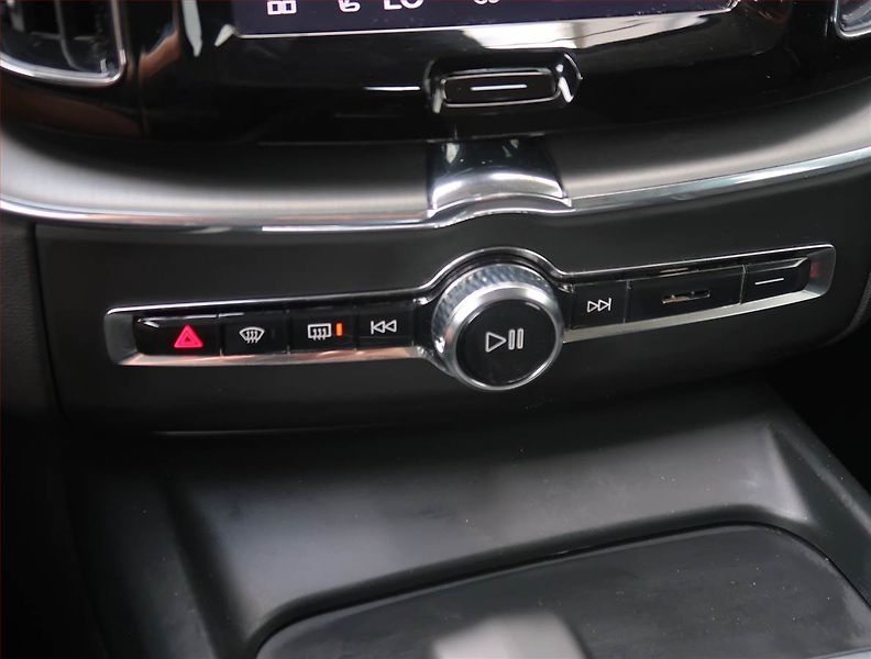 Volvo XC60 (2023) B4 AWD - fotka 18 z 27