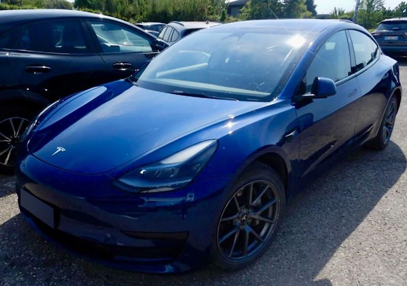 Tesla Model 3 (2023) RWD, LFP baterie - fotka 3 z 7