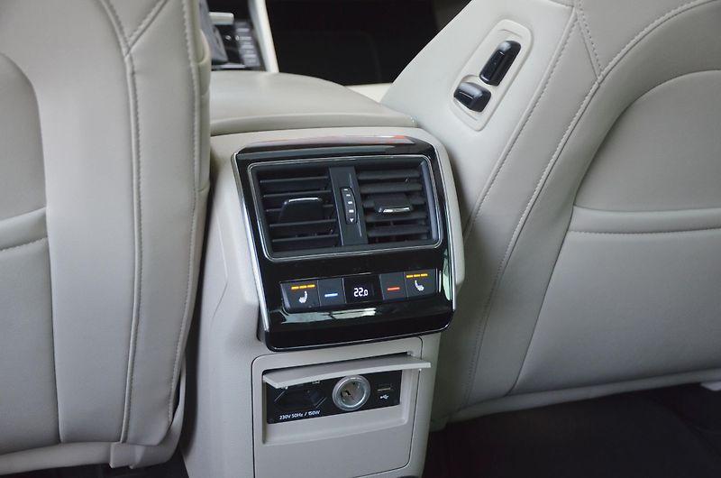 Škoda Superb (2017) 2.0 TSi 206kW DSG 4x4 L&K / ČR - fotka 18 z 50