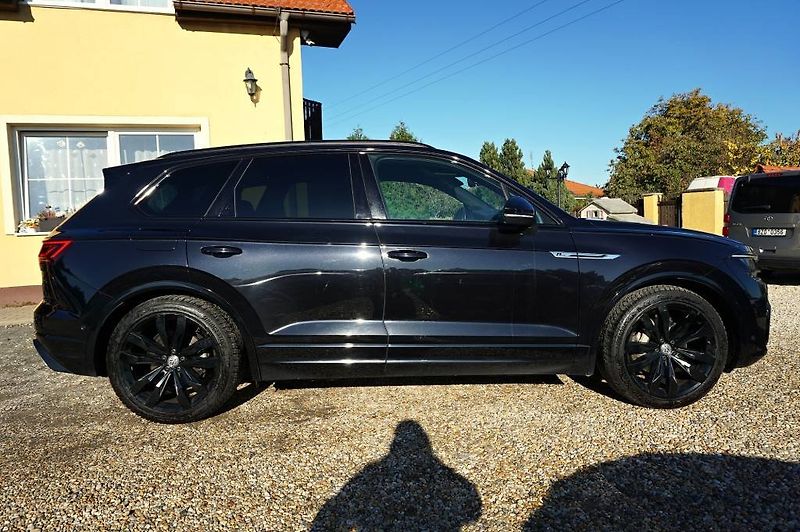 Volkswagen Touareg (2019) R-LINE 3,0 TDI V6 210 kW - fotka 4 z 48