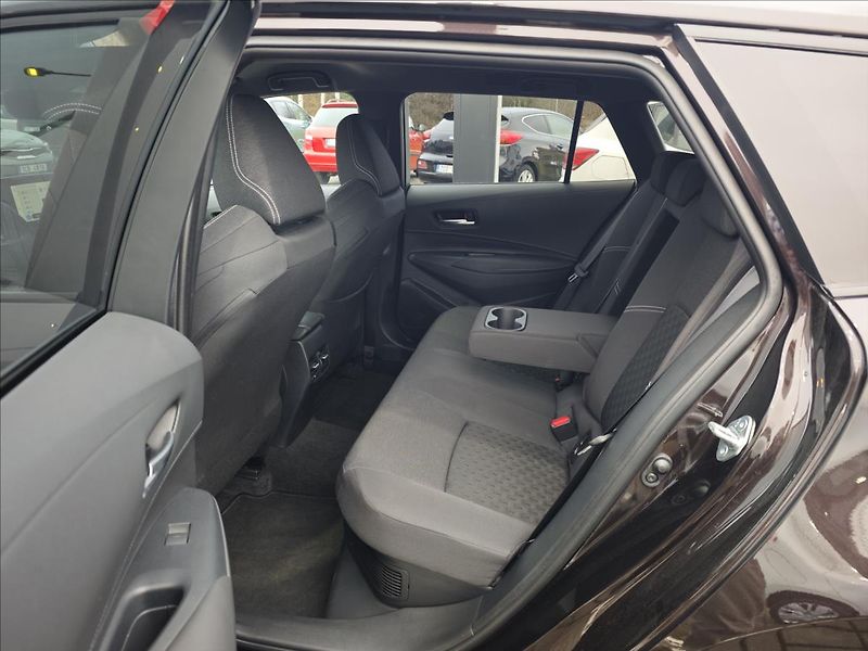 Suzuki Swace 1,8 Hybrid CVT  Elegance - fotka 11 z 20