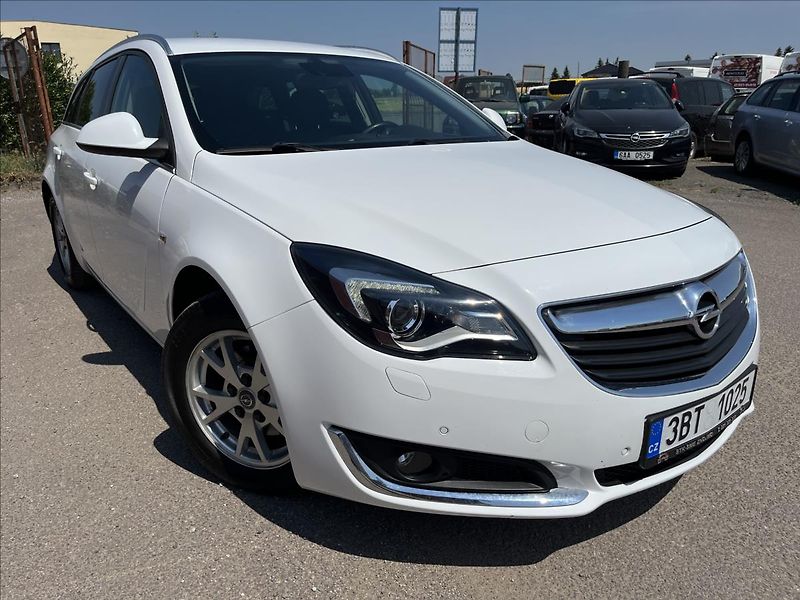 Opel Insignia 1,6 CDTi KLIMA ROZVODY SERVIS - fotka 35 z 37