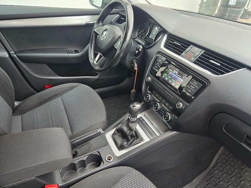 Škoda Octavia (2016) 1.2 TSI Serviska,TOP - fotka 17 z 27