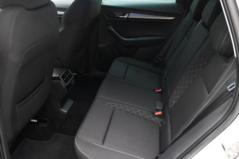 Škoda Karoq 2,0 TDI 110 kW DSG 4x4 TAŽNÉ Z - fotka 14 z 31