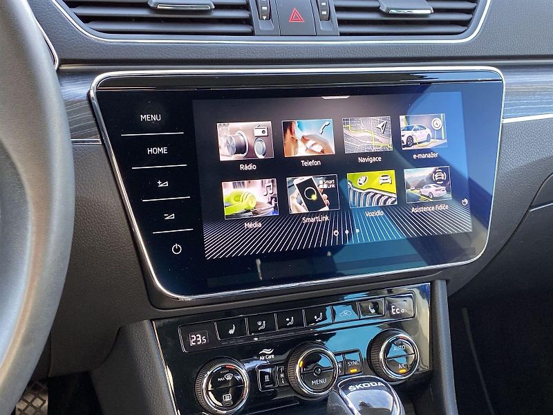 Škoda Superb (2023) Combi 1.4 TSI iV DSG Style - fotka 18 z 37