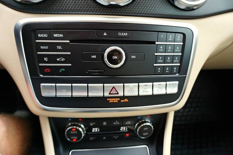 Mercedes-Benz GLA (2018) 2,0 220 135 kW - fotka 37 z 60