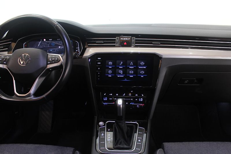 Volkswagen Passat (2023) 2.0TDI DSG Nez.Topení Matrix - fotka 28 z 39