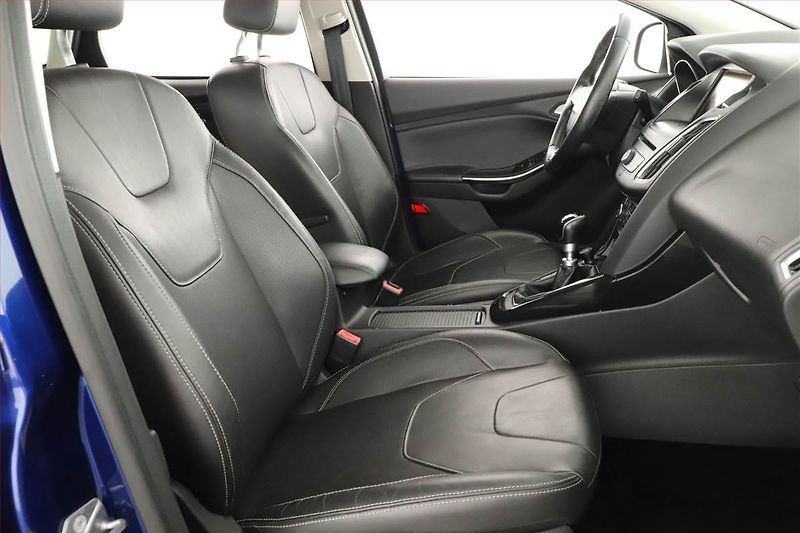 Ford Focus (2015) 1.5 EcoBoost, Xenony, Tempomat - fotka 7 z 18