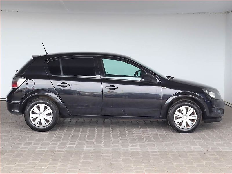 Opel Astra (2011) 1.4 16V, Tempomat - fotka 6 z 14