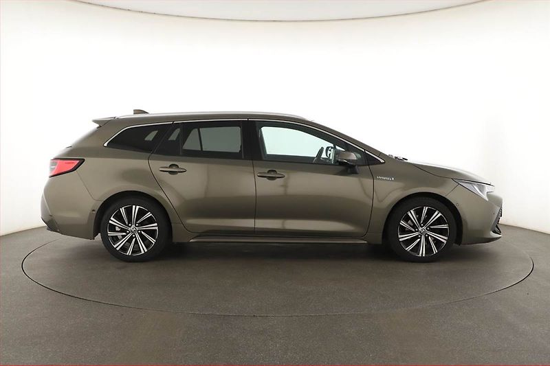 Toyota Corolla (2021) Style 2.0 Hybrid - fotka 6 z 16