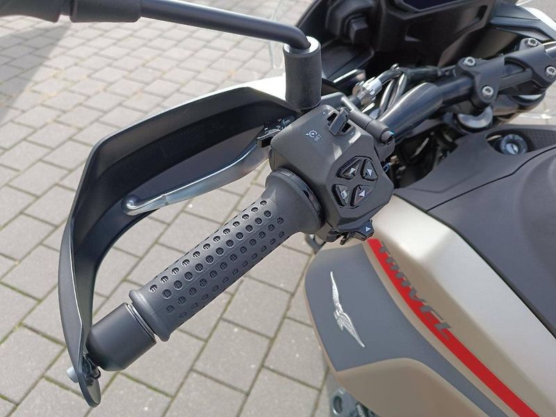 Moto Guzzi V 85 TT (2024) Travel Bronzo Deserto E5+ (sle - fotka 11 z 14