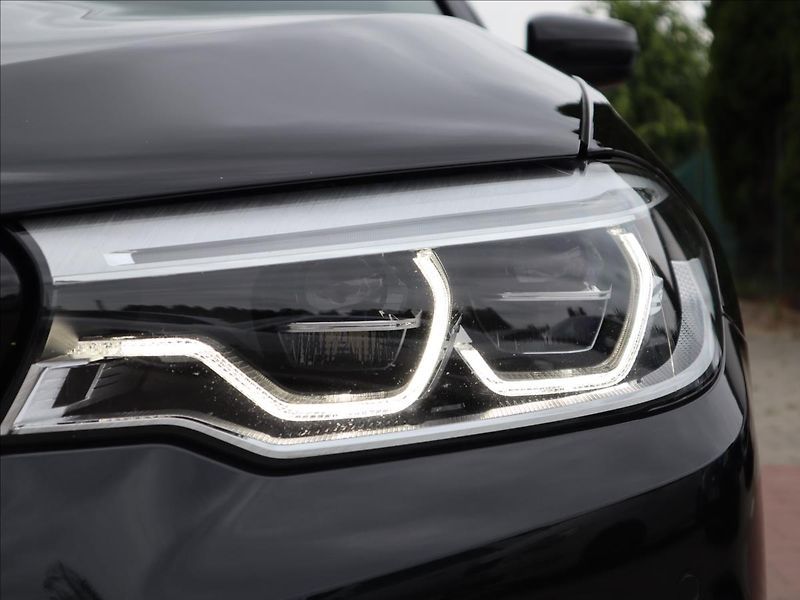 BMW Řada 5 3,0 XD SportLine Adaptive LED - fotka 44 z 45