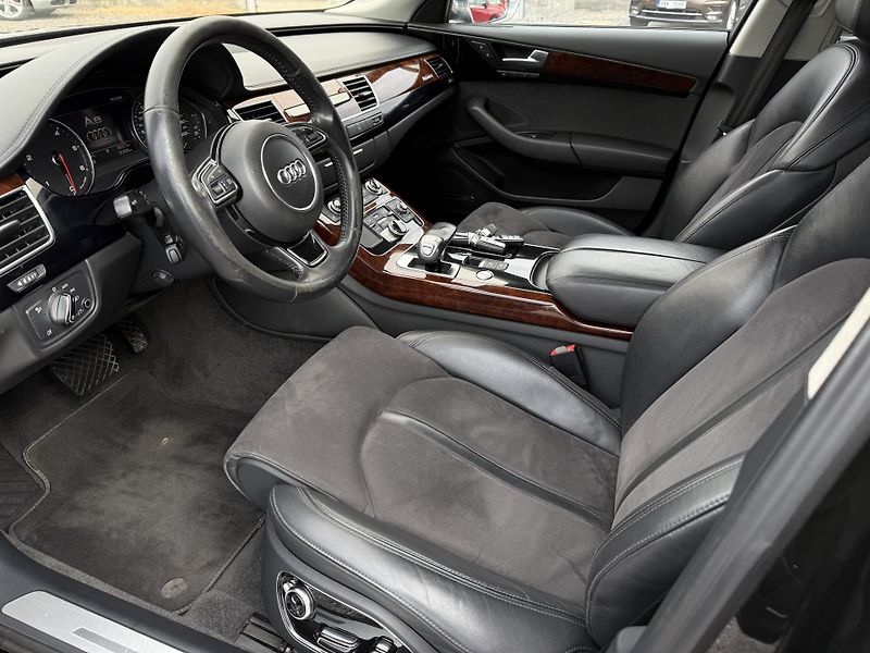 Audi A8 V8 4.2TDi Quattro BOSE LED - fotka 9 z 23