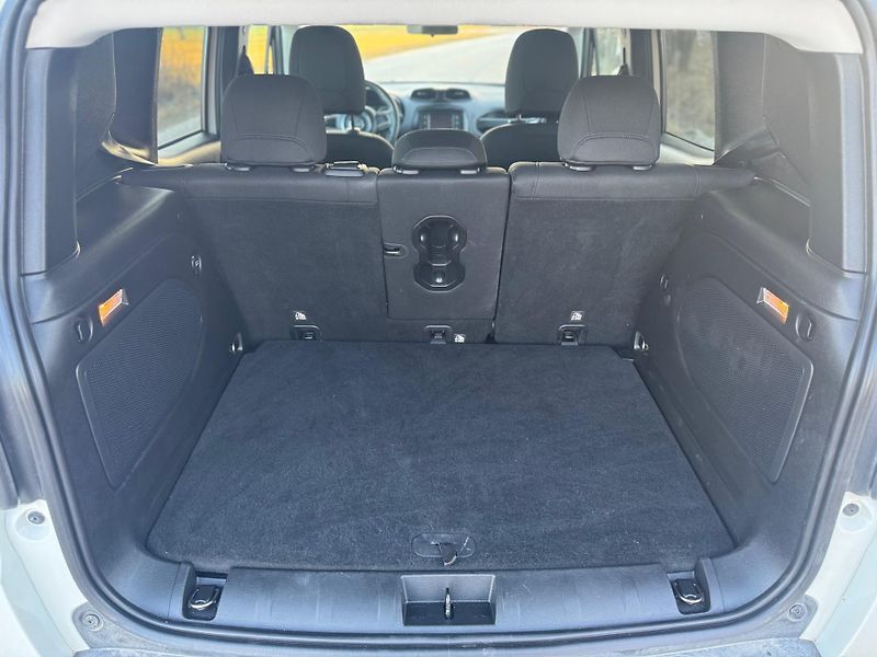 Jeep Renegade (2015) 2.4 AUTOMAT 4x4,SERVISNÍ KNIHA - fotka 28 z 30