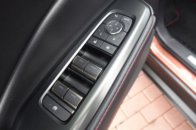 Lexus LBX 1,5 HEV Emotion Tech FWD - fotka 11 z 33