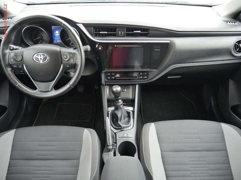 Toyota Auris (2017) 1.6i, ČR, AC, kamera - fotka 8 z 21