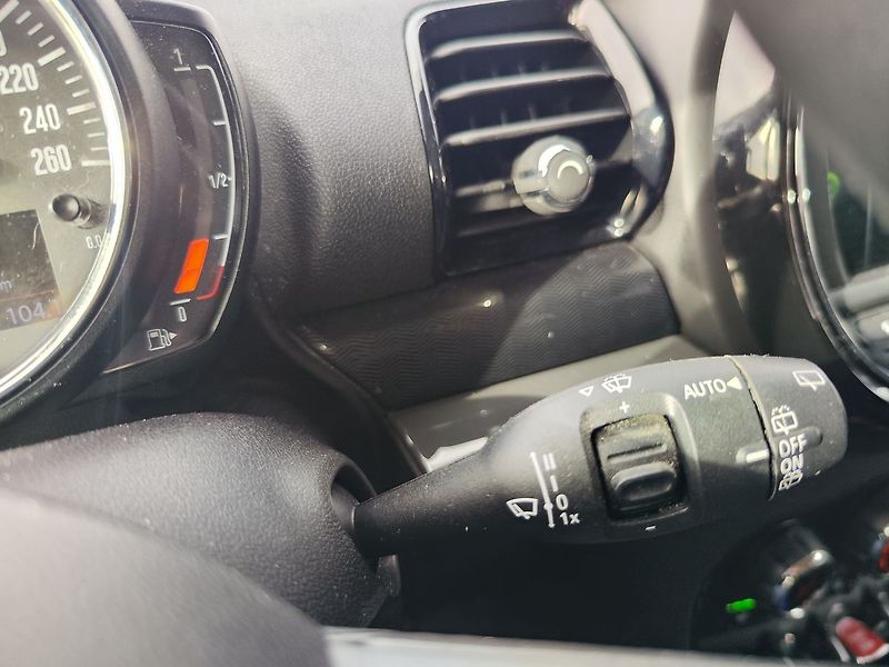 Mini Clubman 1.5/75kW Servisováno - fotka 24 z 27