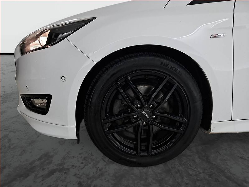 Ford Focus (2018) ST-Line 1.5 EcoBoost, Navi - fotka 15 z 18