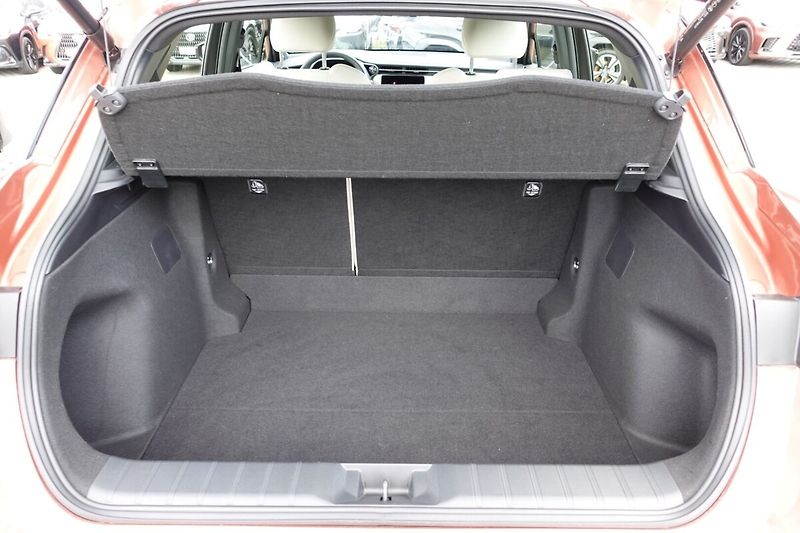 Lexus LBX 1,5 HEV Elegant Tech - fotka 15 z 35