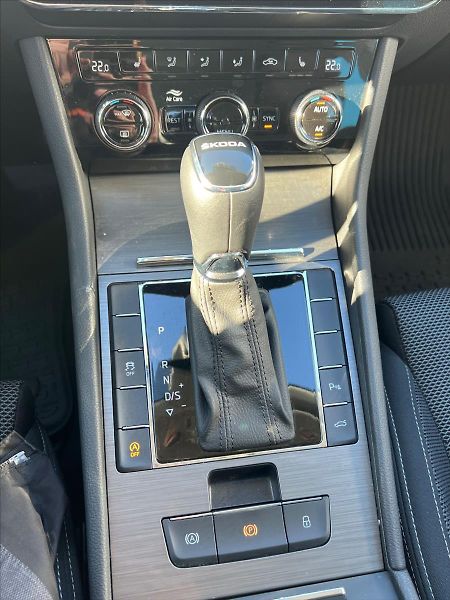 Škoda Superb 2,0 TDi 147 kW 7DSG STYLE  III - fotka 26 z 32