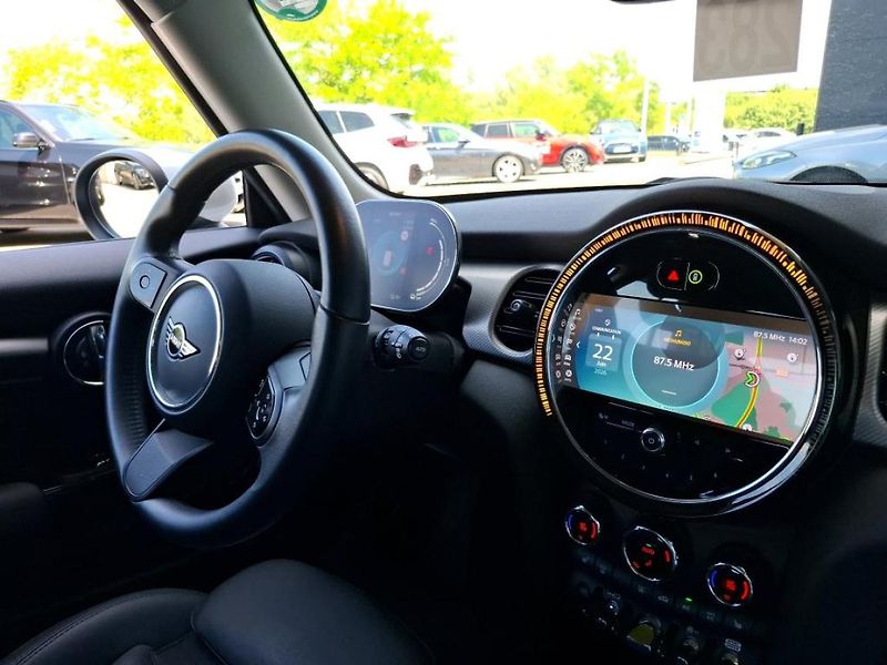 Mini Cooper SE - fotka 6 z 6