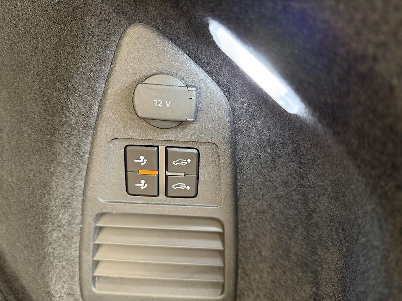 Volkswagen Touareg 3.0Tdi*1-MAJ*DPH*HUD*R-LINE* - fotka 15 z 47