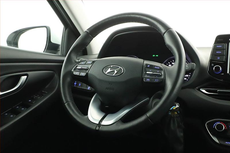 Hyundai i30 (2023) Smart 1.5 T-GDI, ČR,1.maj - fotka 8 z 20
