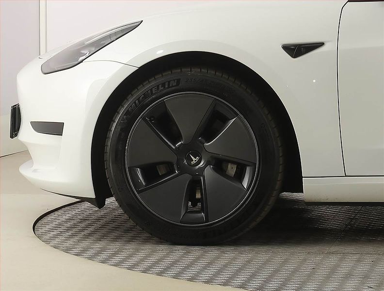 Tesla Model 3 (2023) Standard Range 60kWh, SoH 95% - fotka 14 z 33
