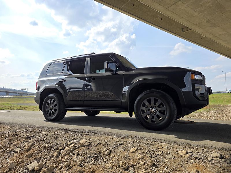 Toyota Land Cruiser 2.8-INVINCIBLE-ZÁRUKA-DPH - fotka 33 z 77