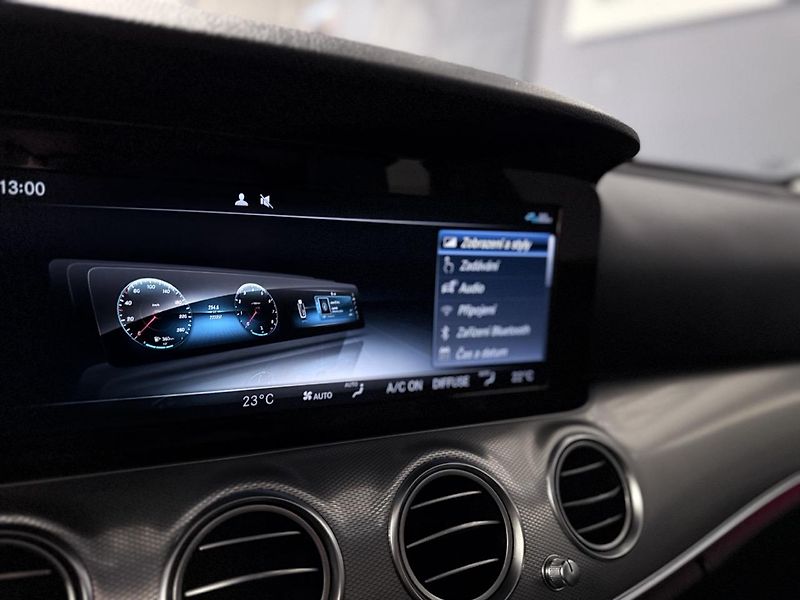 Mercedes-Benz Třídy E (2018) 220D,TOP ,TZ, adaptivní tempo - fotka 33 z 34