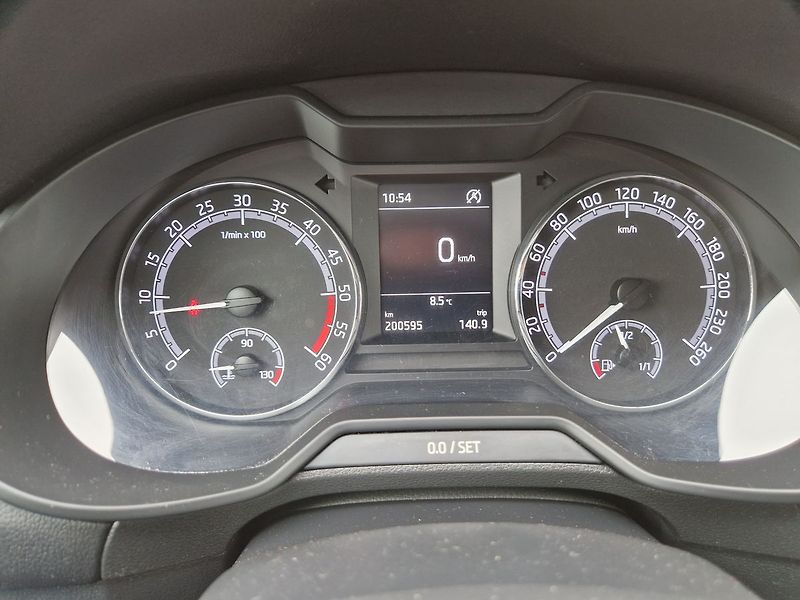 Škoda Octavia 1.6 TDI - fotka 15 z 34