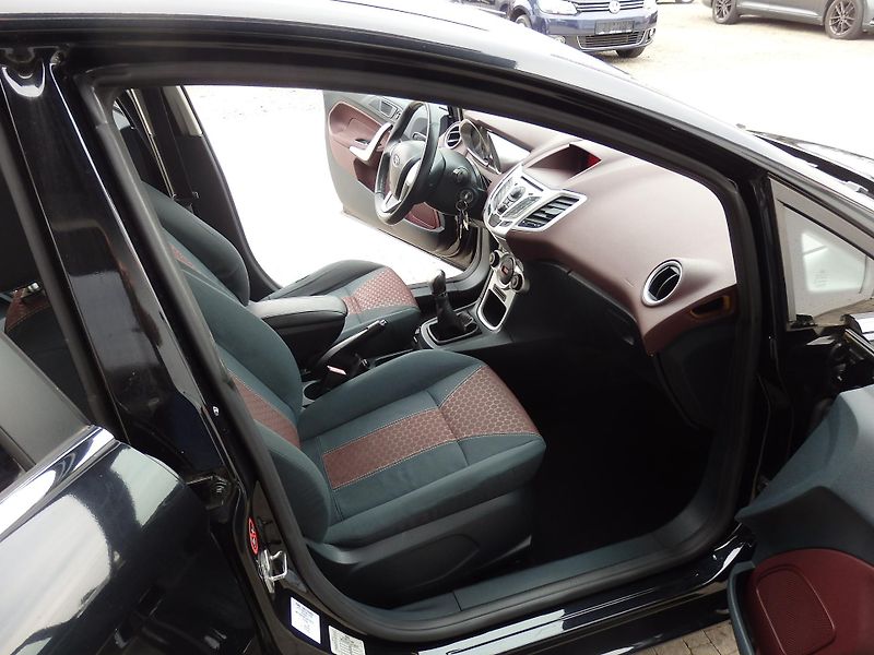 Ford Fiesta 1.4i ZÁLOHOVÁNO - fotka 10 z 14